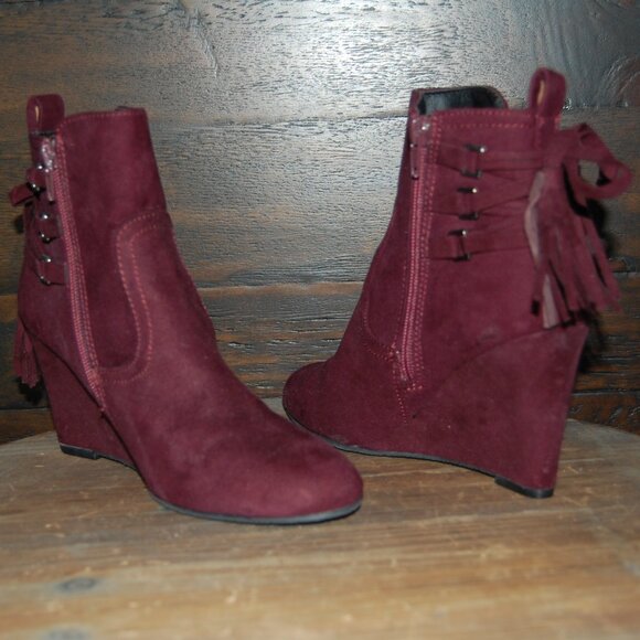 NWOB Charming Charlie Wedge Burgundy Boots, Women Size US 7 - Picture 2 of 14